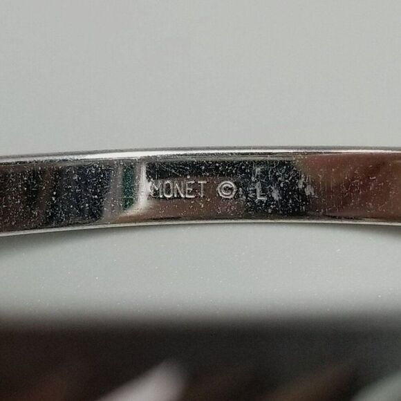 Vintage Monet Silver Tone Round Bangle Bracelet, Diagonal Etched Design, Signed - Picture 4 of 6